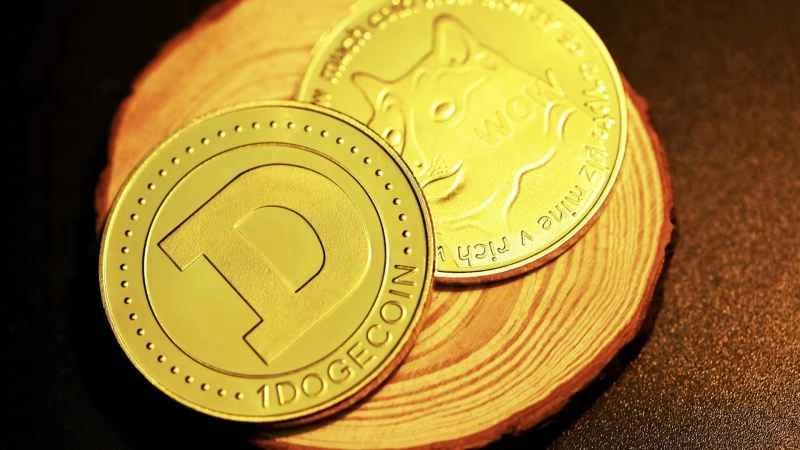 ビットコインのデスクロスがミームコイン市場を揺るがす中、ドージコインは新たな圧力に直面している