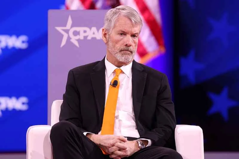 市場の低迷を受け、戦略はビットコイン購入を減速、セイラー氏は新たな購入を示唆